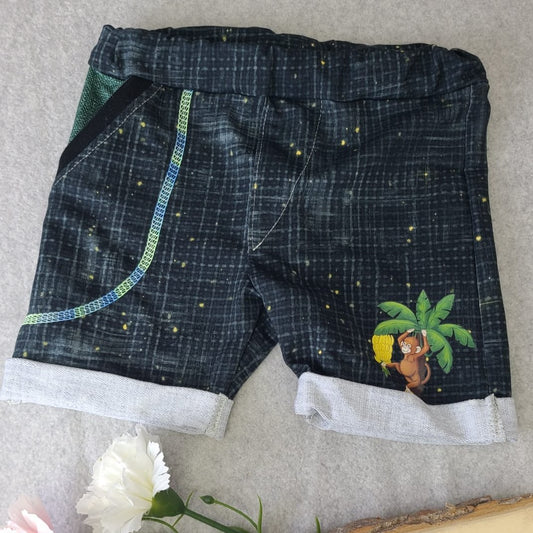 Shorts - Gr. 98 - Muster Schwarz (Äffchen)